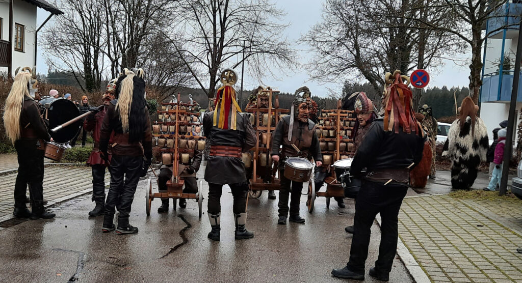 Perchten Kirchseeon Umzug Schönperchten
